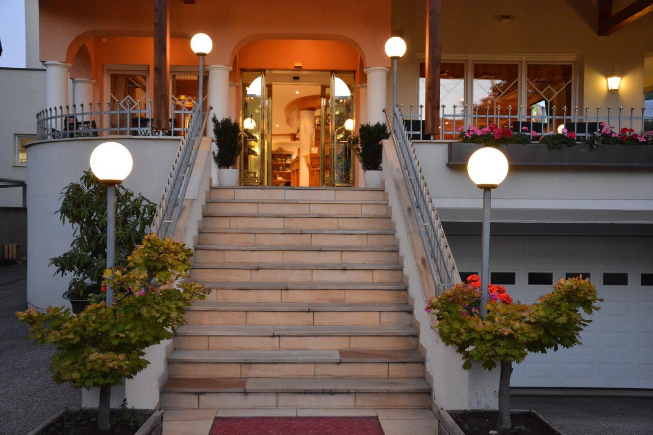 Hotel Tanja-Sonnenhof Laces Esterno foto